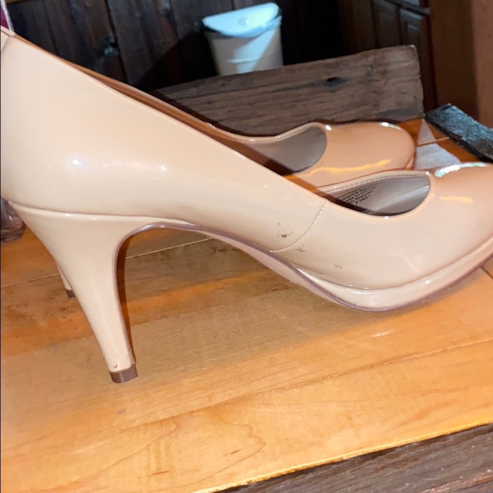Heels - Picture 4 of 4
